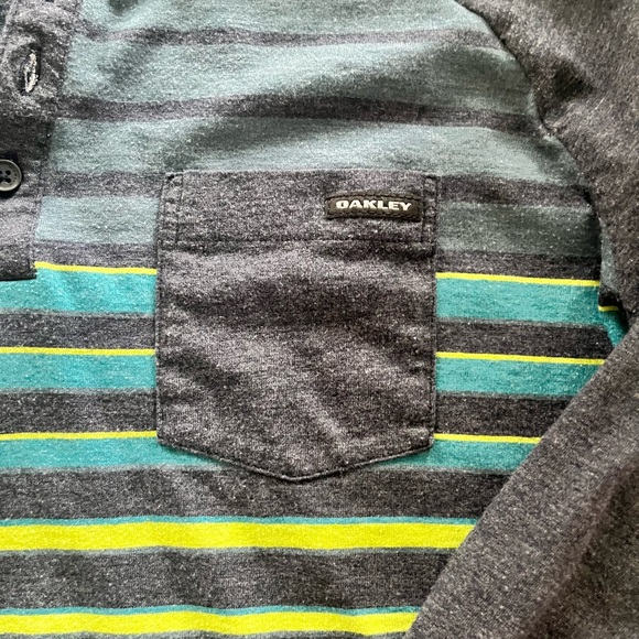 Oakley long sleeve pattern shirt size large - Picture 2 of 3